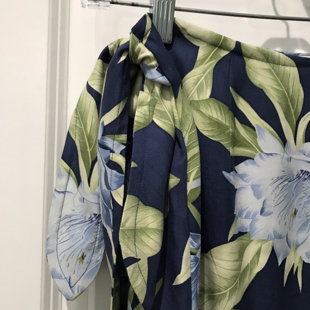 Tommy Bahama Top & Skirt set Navy Hibiscus